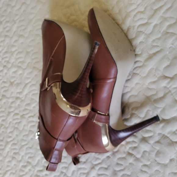 Marc Fisher brown ankle boots. - Picture 5 of 5
